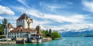 قەڵای ئۆبەرهۆفێن (Oberhofen Castle) سویسرا