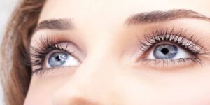 سەیرکردنی سەرەوە بە زمانی چاوەکان مانای چییە؟